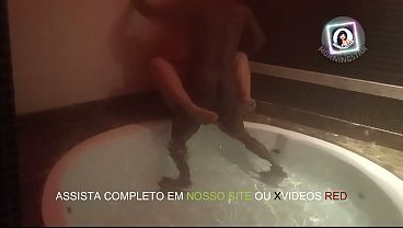 College teen fuck ends in creampie